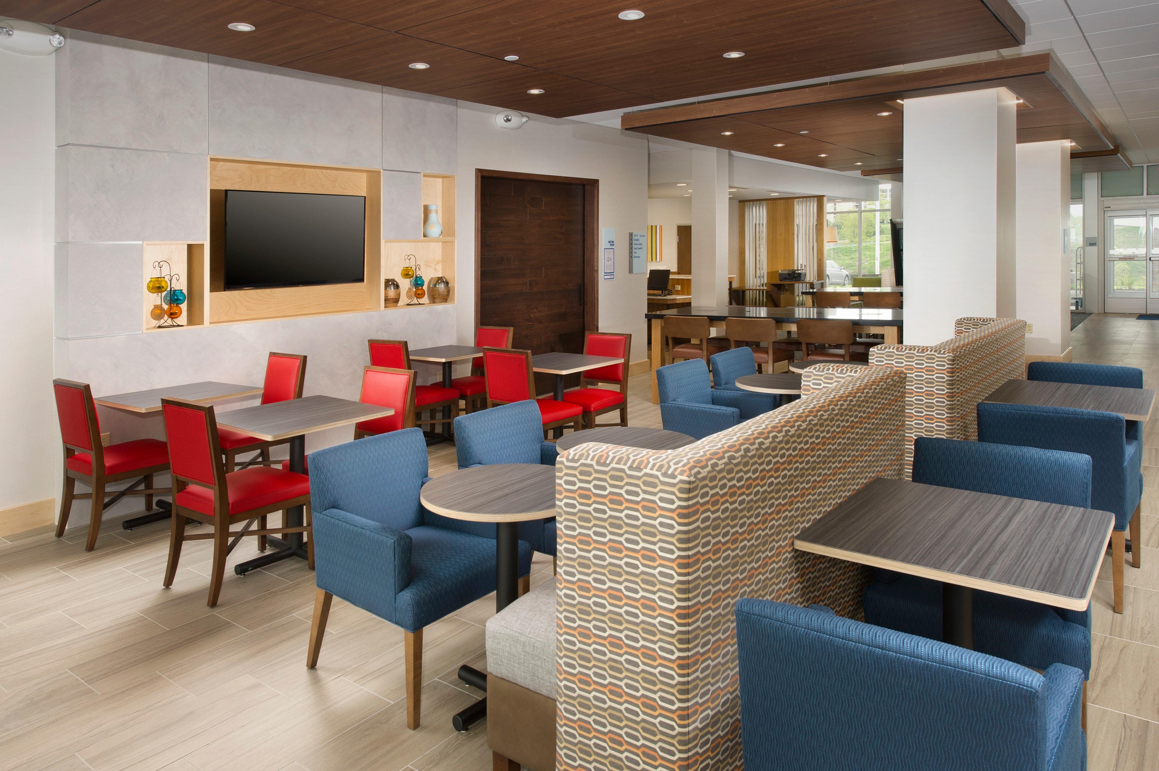 Holiday Inn Express & Suites By Ihg Altoona By Ihg מראה חיצוני תמונה