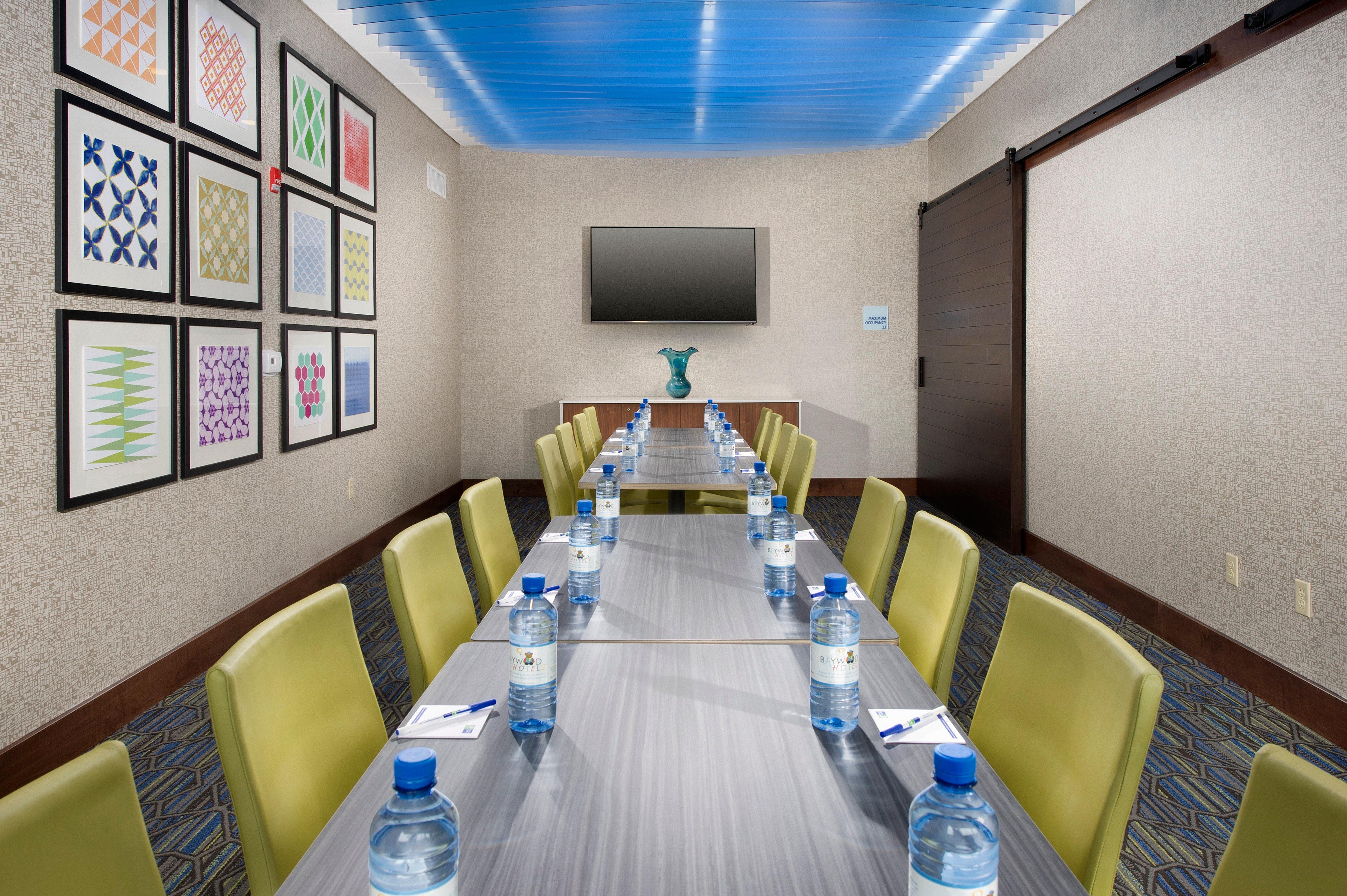 Holiday Inn Express & Suites By Ihg Altoona By Ihg מראה חיצוני תמונה