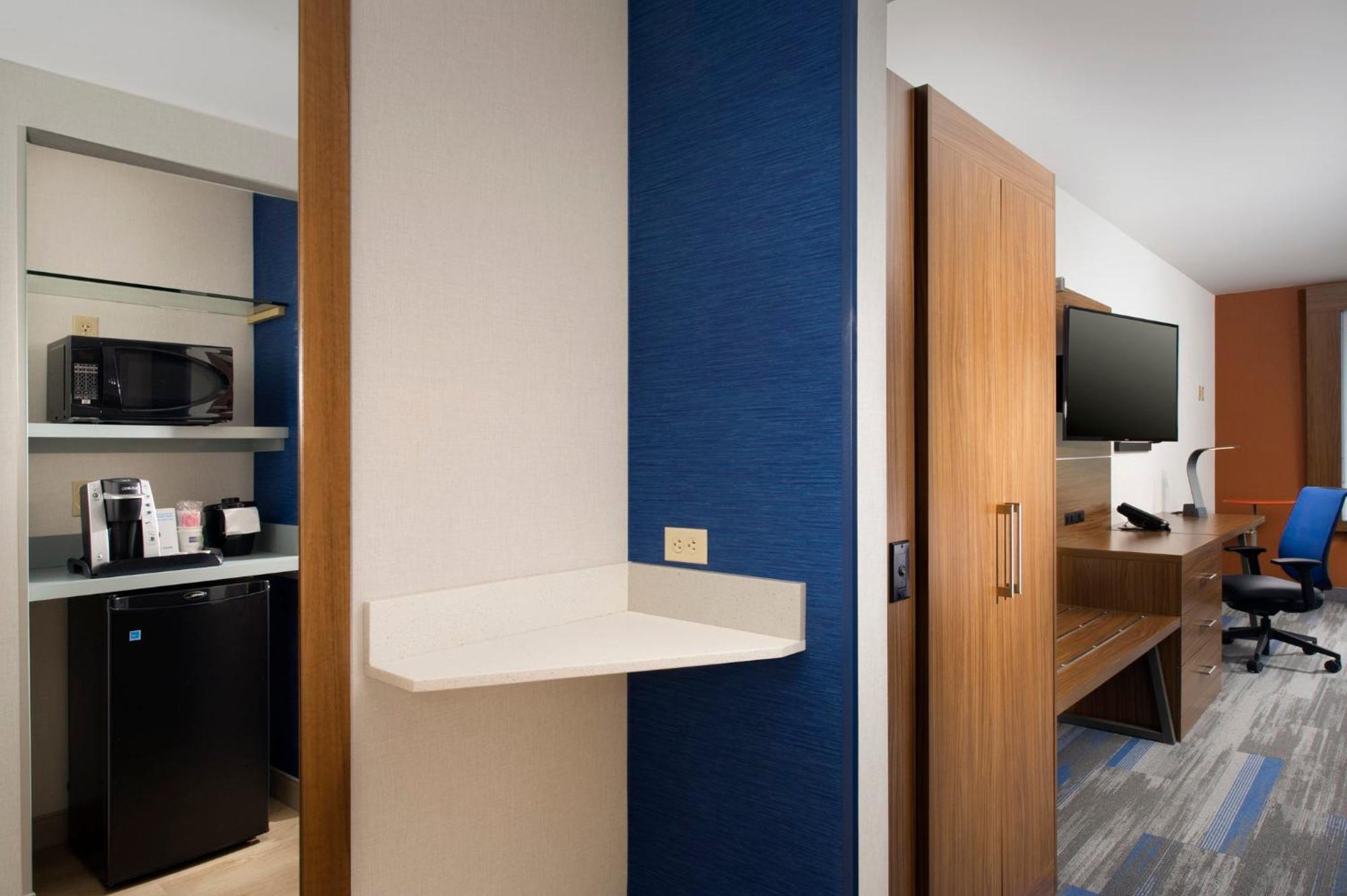 Holiday Inn Express & Suites By Ihg Altoona By Ihg מראה חיצוני תמונה
